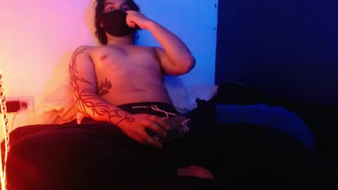 oliver_laid_2023 online show from 12/31/24, 03:55