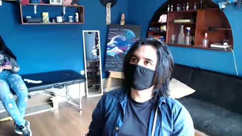 oliver_laid_2023 online show from 09/20/25, 09:05