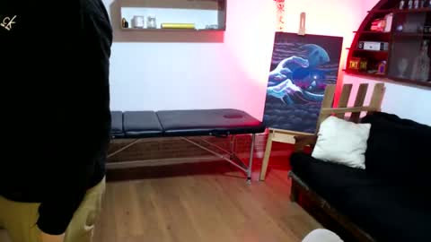 oliver_laid_2023 online show from 10/17/25, 01:09