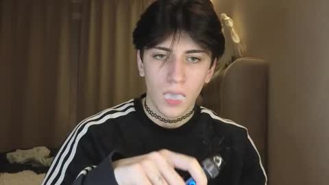 Snapshot of oliver_star_boy chatting on 01/13/26, 04:12 oliver online show from 01/13/26, 04:12