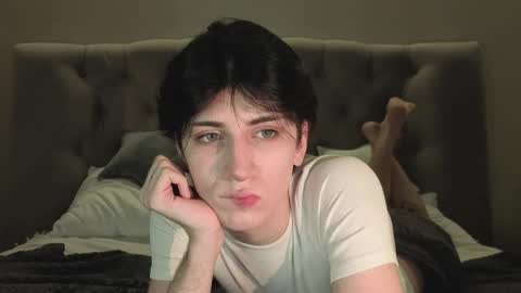 Snapshot of oliver_star_boy chatting on 02/11/26, 05:07 oliver online show from 02/11/26, 05:07
