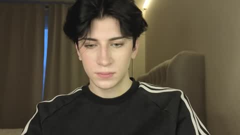 Snapshot of oliver_star_boy chatting on 02/27/26, 03:01 oliver online show from 02/27/26, 03:01