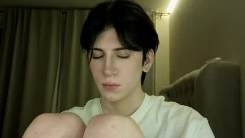 Snapshot of oliver_star_boy chatting on 03/22/26, 04:32 oliver online show from 03/22/26, 04:32