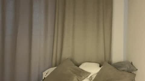 Snapshot of oliver_star_boy chatting on 05/04/26, 03:30 oliver online show from 05/04/26, 03:30