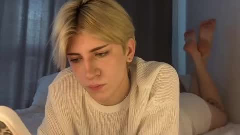 Snapshot of oliver_star_boy chatting on 06/09/26, 08:37 oliver online show from 06/09/26, 08:37