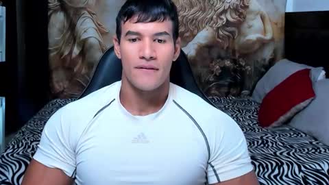 Snapshot of oliver_tommy chatting on 11/04/25, 01:05 oliver_tommy online show from 11/04/25, 01:05