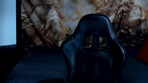 Snapshot of oliver_tommy chatting on 11/12/25, 01:11 oliver_tommy online show from 11/12/25, 01:11