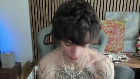 Snapshot of oliverrgroove chatting on 07/26/26, 06:43 oliverrgroove online show from 07/26/26, 06:43