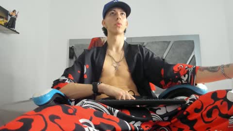 oliverthompson_01 online show from 02/06/25, 03:16