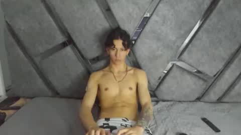 oliverthompson_01 online show from 10/07/25, 07:05