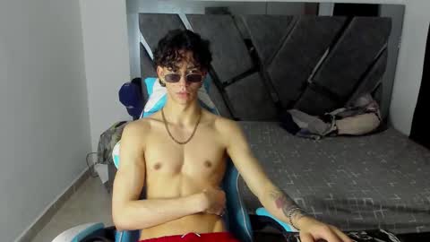 oliverthompson_01 online show from 10/11/25, 07:51