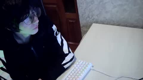 Snapshot of olivertwink007 chatting on 03/11/26, 05:19 oliverrrtwink online show from 03/11/26, 05:19