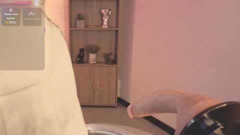 Olivia online show from 11/04/25, 04:33