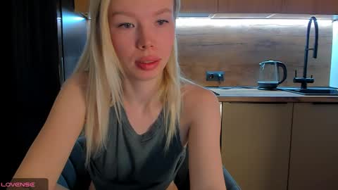 Olivia 3 online show from 04/15/26, 09:48