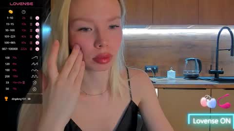 Olivia 3 online show from 04/16/26, 09:37