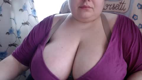 Snapshot of olivia_bud_gold chatting on 12/11/24, 07:42 Olivia Gold online show from 12/11/24, 07:42