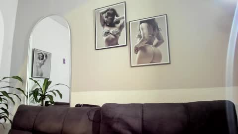 Olivia Collins online show from 05/18/26, 11:27
