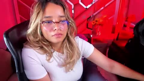  OLIVIA  online show from 09/18/25, 03:30