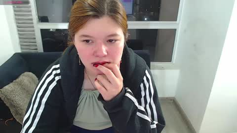 olivia_martine online show from 12/22/24, 08:49