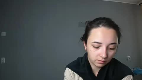 Olivia online show from 09/16/25, 10:27