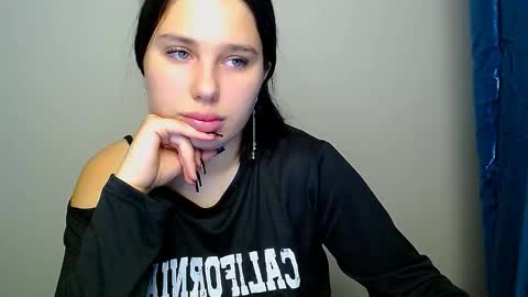 Snapshot of olivia_red_ chatting on 10/10/25, 04:22 Olivia online show from 10/10/25, 04:22