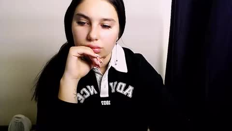 Snapshot of olivia_red_ chatting on 10/14/25, 04:02 Olivia online show from 10/14/25, 04:02