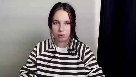 Snapshot of olivia_red_ chatting on 10/28/25, 05:22 Olivia online show from 10/28/25, 05:22