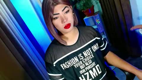 Snapshot of olivia_the_temptress27 chatting on 09/23/25, 10:18 Miss OLIVIA online show from 09/23/25, 10:18