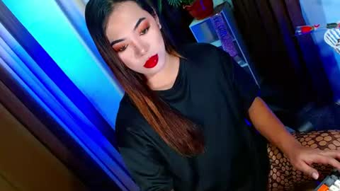 Snapshot of olivia_the_temptress27 chatting on 09/28/25, 04:01 Miss OLIVIA online show from 09/28/25, 04:01