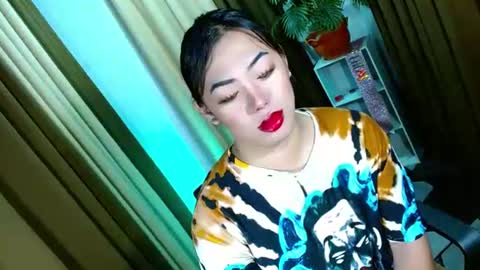 Snapshot of olivia_the_temptress27 chatting on 10/04/25, 03:37 Miss OLIVIA online show from 10/04/25, 03:37