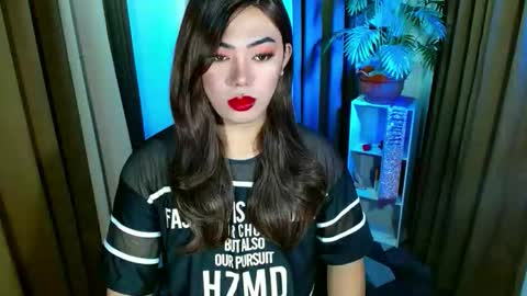 Snapshot of olivia_the_temptress27 chatting on 10/17/25, 06:49 Miss OLIVIA online show from 10/17/25, 06:49