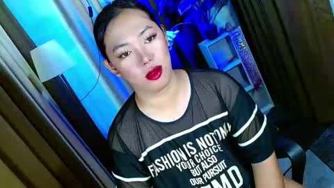 Snapshot of olivia_the_temptress27 chatting on 11/12/25, 11:21 Miss OLIVIA online show from 11/12/25, 11:21