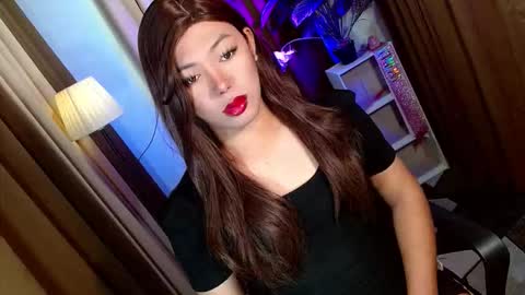 Snapshot of olivia_the_temptress27 chatting on 11/14/25, 04:38 Miss OLIVIA online show from 11/14/25, 04:38