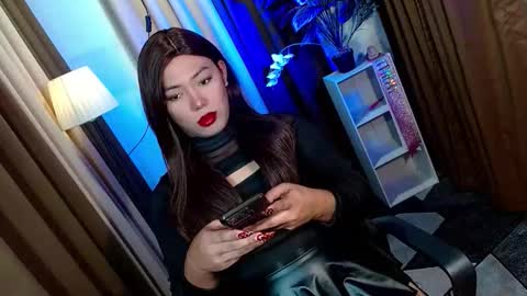 Snapshot of olivia_the_temptress27 chatting on 11/17/25, 11:16 Miss OLIVIA online show from 11/17/25, 11:16