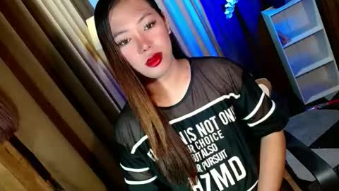 Snapshot of olivia_the_temptress27 chatting on 11/24/25, 10:04 Miss OLIVIA online show from 11/24/25, 10:04