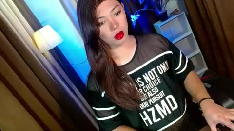 Snapshot of olivia_the_temptress27 chatting on 11/27/25, 10:39 Miss OLIVIA online show from 11/27/25, 10:39