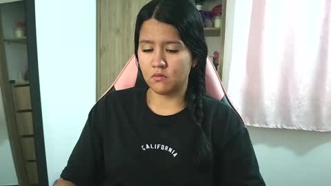 Snapshot of olivia_watson_ chatting on 11/13/25, 02:38 Olivia online show from 11/13/25, 02:38