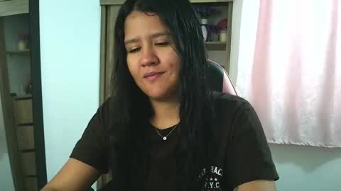 Snapshot of olivia_watson_ chatting on 11/14/25, 01:32 Olivia online show from 11/14/25, 01:32