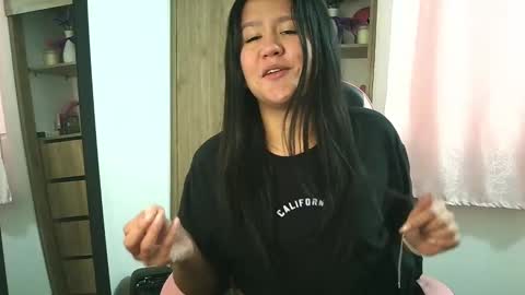 Snapshot of olivia_watson_ chatting on 11/20/25, 01:33 Olivia online show from 11/20/25, 01:33