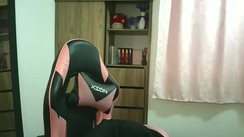 Snapshot of olivia_watson_ chatting on 11/21/25, 01:10 Olivia online show from 11/21/25, 01:10