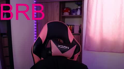 Snapshot of olivia_watson_ chatting on 11/29/25, 04:10 Olivia online show from 11/29/25, 04:10