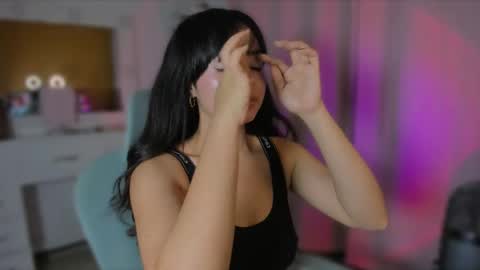 Snapshot of olivia_xd_ chatting on 03/02/25, 06:59 Olivia online show from 03/02/25, 06:59