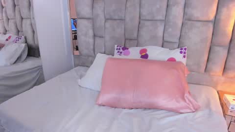 Olivia Evangelista online show from 12/17/24, 04:01