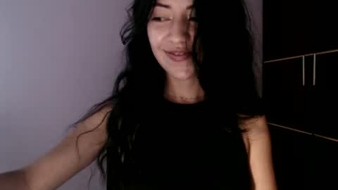 oliviaaa__ online show from 05/08/26, 06:13