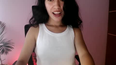 oliviaaa__ online show from 05/25/26, 04:35