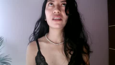 oliviaaa__ online show from 05/27/26, 04:04