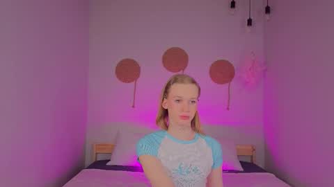 oliviaapink online show from 01/18/26, 02:43
