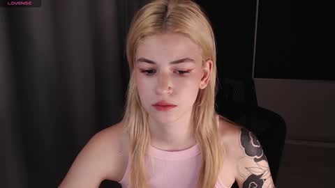 Olivia and Niko online show from 10/22/25, 01:06