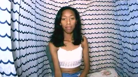 oliviah27 online show from 10/28/25, 07:49