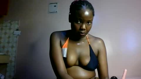 Snapshot of oliviah_1 chatting on 10/17/25, 08:06 oliviah_1 online show from 10/17/25, 08:06